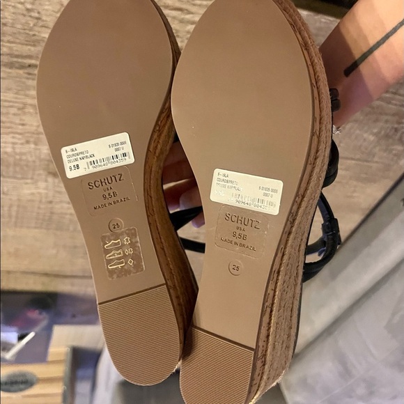 SCHUTZ Isla Sandals. - Picture 10 of 10